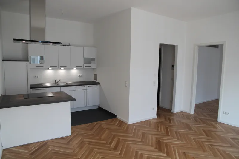 Edle und helle Wohnung mit Eichenparkett, Fußbodenheizung und Loggia direkt am Ostkreuz, ruhige Lage — photo 1